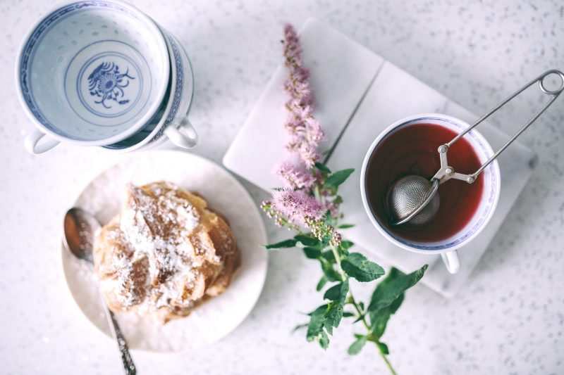 kaboompics-com_tea-and-cake
